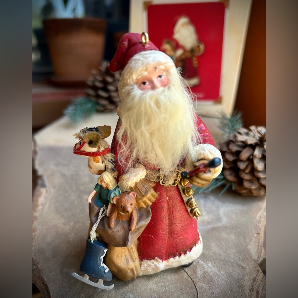 Hallmark Gifts for Everone Santa Claus Holiday Keepsake Ornament New in Box